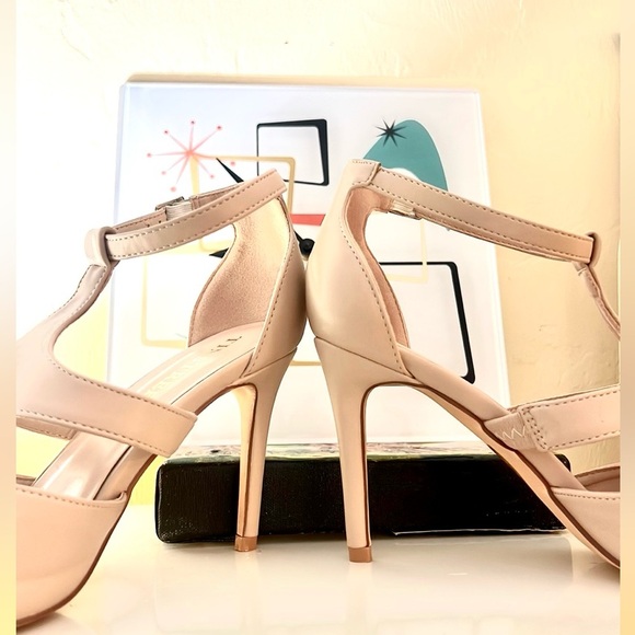 TINSTREE,Stunners! Sexy T-Strap Womens High Heels Pointed Toe Pumps size 9, NWOT - Picture 8 of 14
